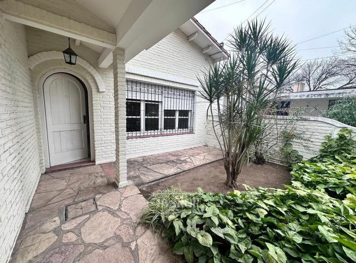 Casa · 205m² · 7 Ambientes · 2 Cocheras