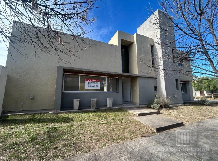 Casa · 250m² · 7 Ambientes · 2 Cocheras