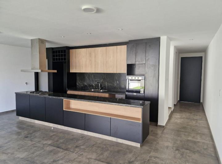 Casa · 190m² · 8 Ambientes · 2 Cocheras