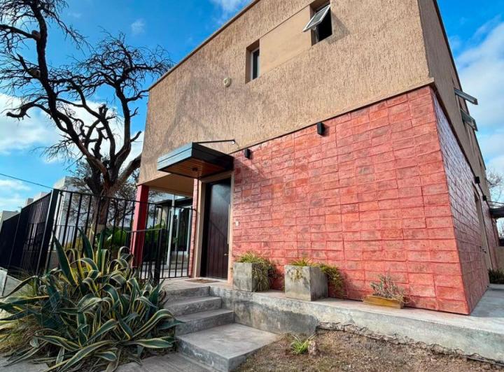 Casa · 160m² · 6 Ambientes · 1 Cochera