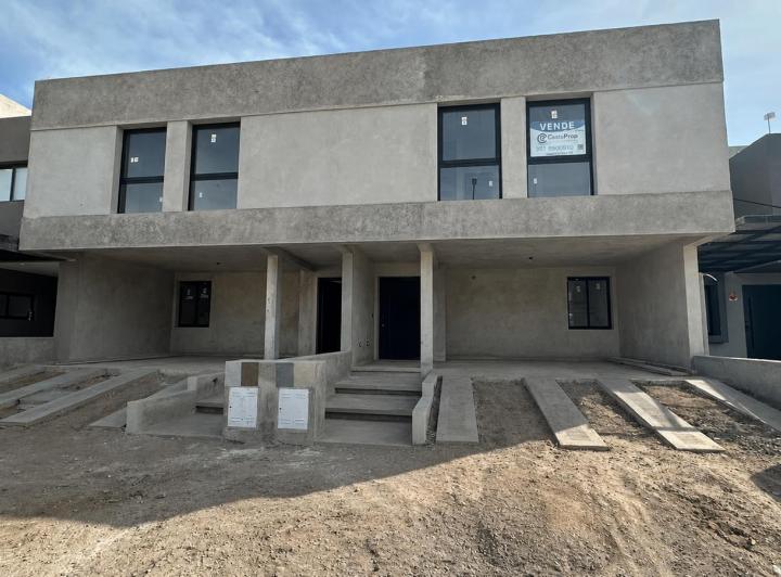 Casa · 161m² · 5 Ambientes · 2 Cocheras