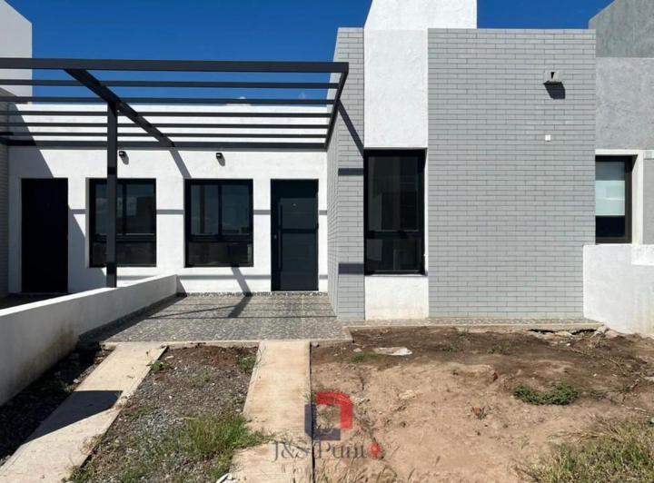 Casa · 95m² · 3 Ambientes · 1 Cochera