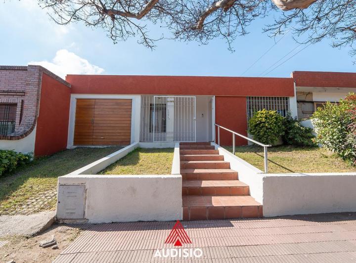 Casa · 180m² · 6 Ambientes · 2 Cocheras