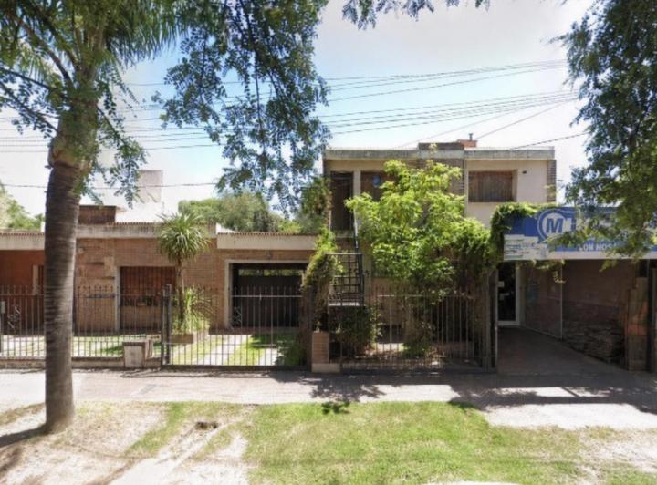 Casa · 380m² · 5 Ambientes · 1 Cochera