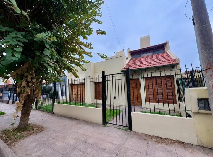 Casa · 224m² · 7 Ambientes · 1 Cochera