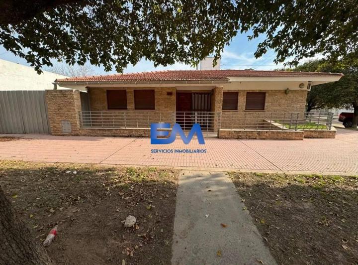 Casa · 300m² · 4 Ambientes · 1 Cochera