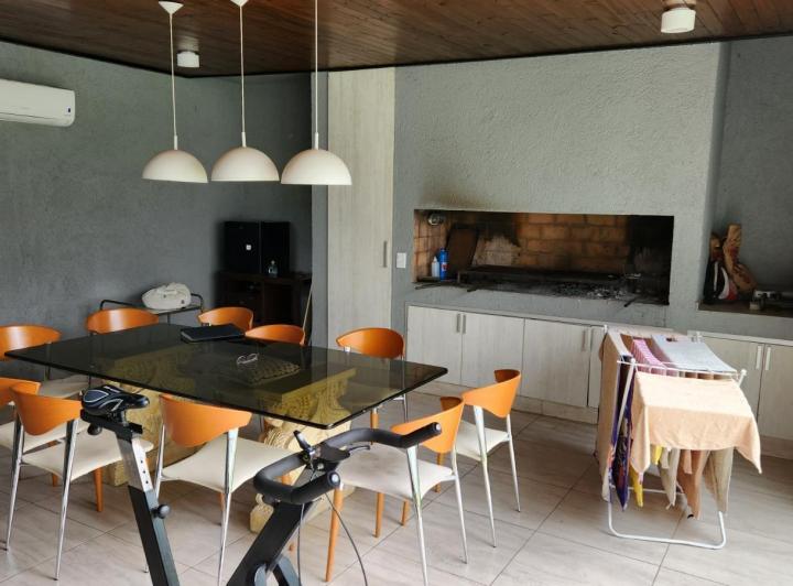 Casa · 195m² · 3 Dormitorios · 2 Cocheras