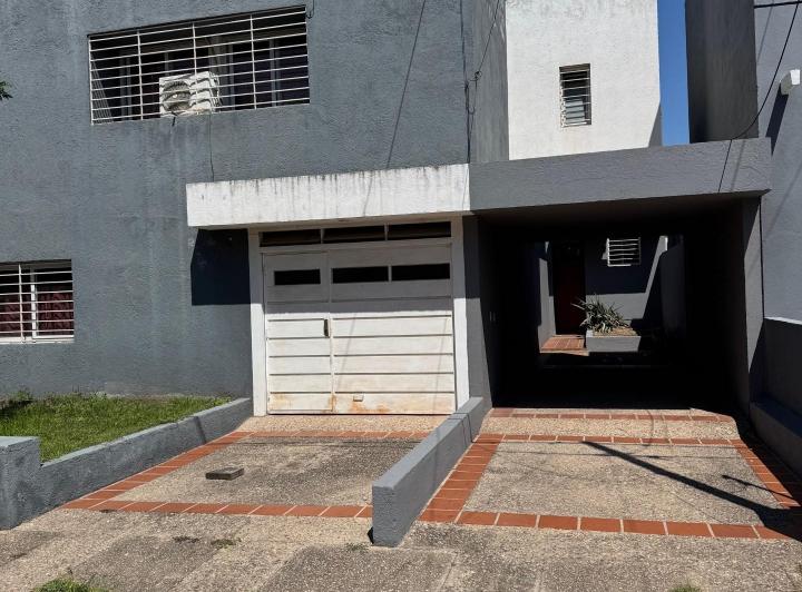 Casa · 150m² · 3 Ambientes · 2 Cocheras