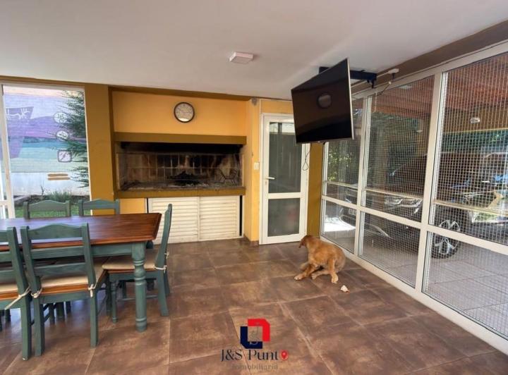 Casa · 232m² · 4 Ambientes · 3 Cocheras