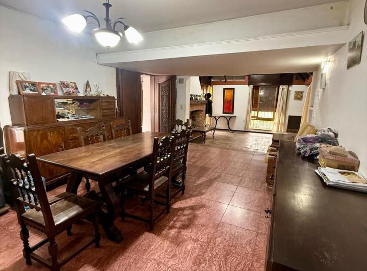 Casa · 200m² · 5 Ambientes · 2 Cocheras