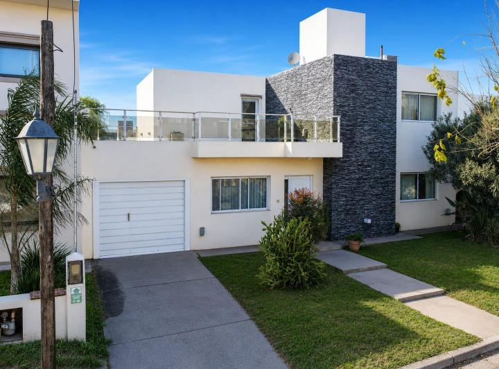 Casa · 327m² · 6 Ambientes