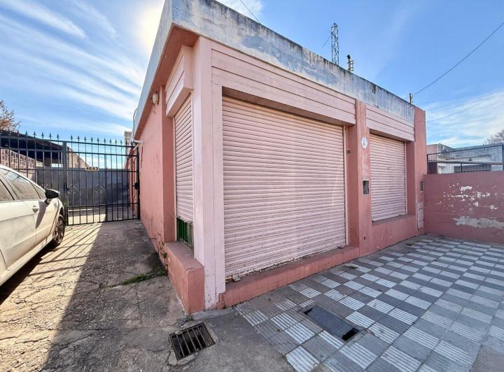 Casa · 227m² · 6 Ambientes · 2 Cocheras