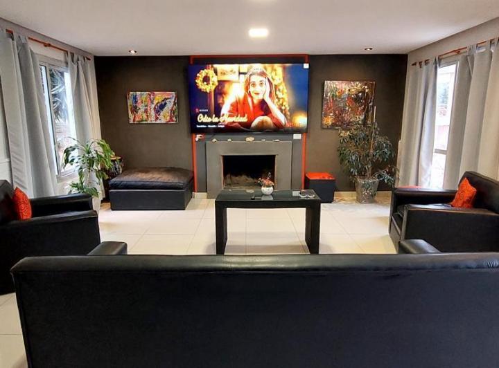 Casa · 290m² · 3 Dormitorios · 2 Cocheras