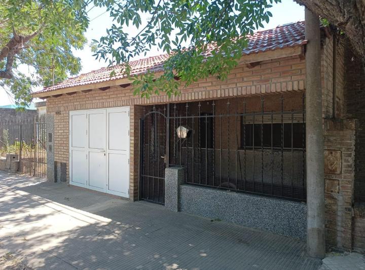 Casa · 180m² · 3 Ambientes · 1 Cochera
