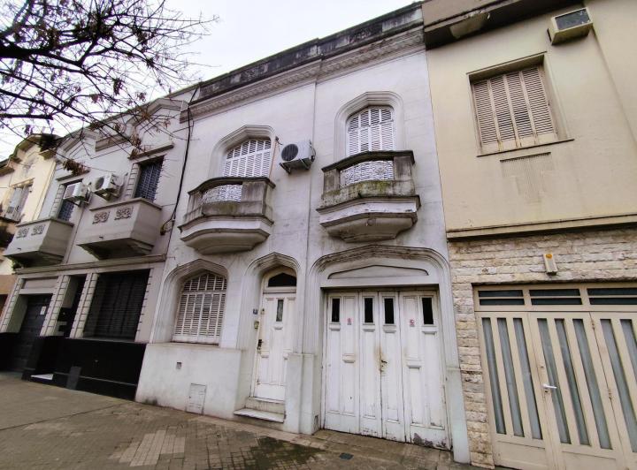 Casa · 213m² · 7 Ambientes · 1 Cochera