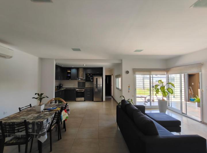 Casa · 70m² · 2 Ambientes · 2 Cocheras