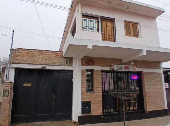 Casa · 343m² · 9 Ambientes · 4 Cocheras