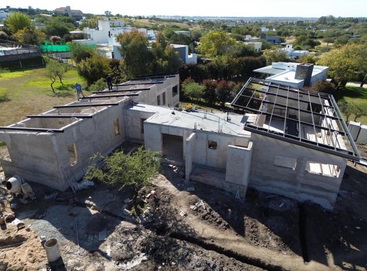 Casa · 320ha · 6 Ambientes · 2 Cocheras