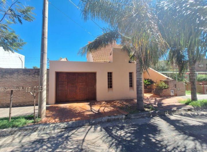 Casa · 287m² · 5 Ambientes · 1 Cochera