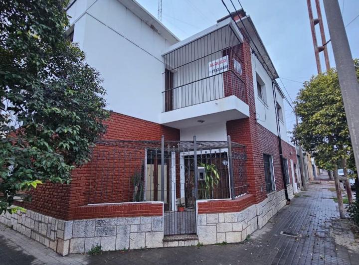 Casa · 200m² · 4 Ambientes · 1 Cochera