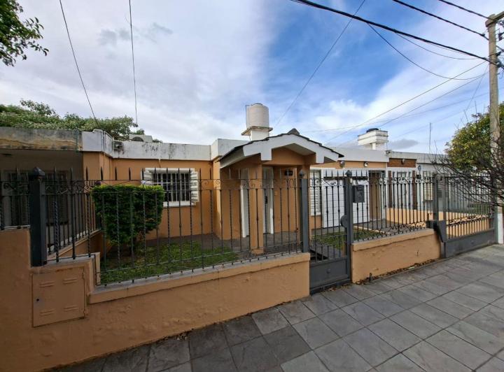 Casa · 147m² · 6 Ambientes · 2 Cocheras