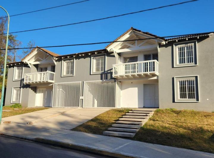 Casa · 162m² · 4 Ambientes · 2 Cocheras