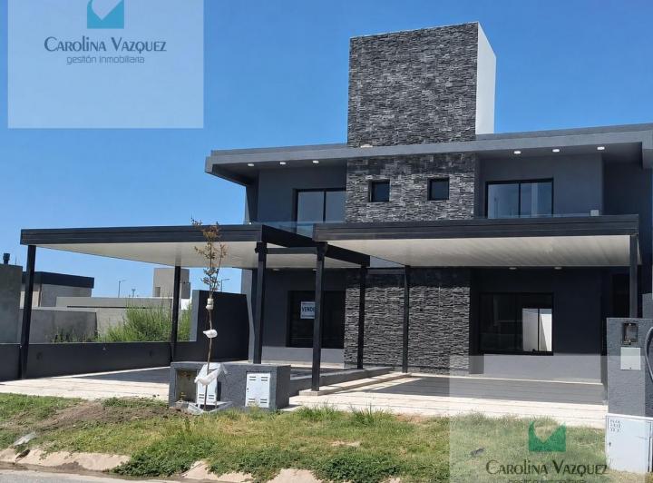Casa · 5 Ambientes · 2 Cocheras