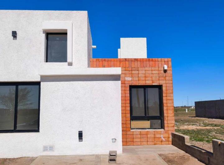 Casa · 82m² · 3 Ambientes · 2 Cocheras