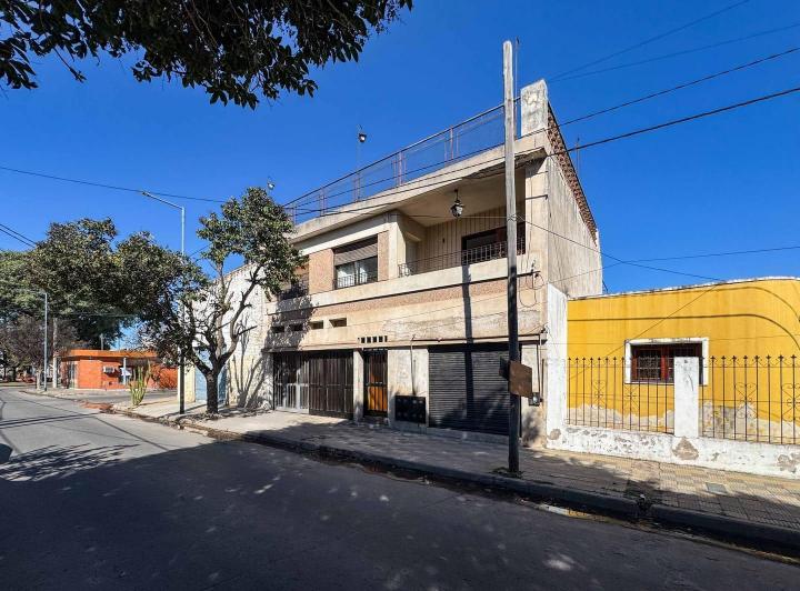Casa · 325m² · 6 Ambientes