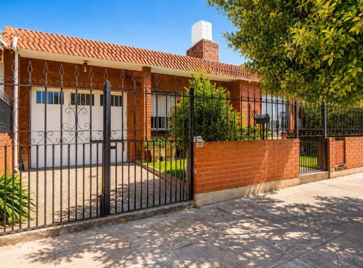 Casa · 155m² · 4 Ambientes · 1 Cochera