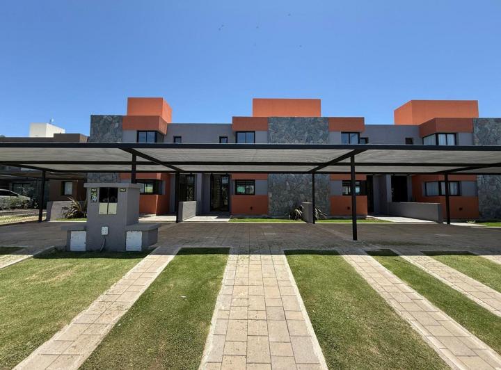 Casa · 175m² · 5 Ambientes · 2 Cocheras