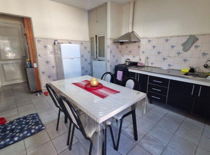 Casa · 250m² · 6 Ambientes · 1 Cochera