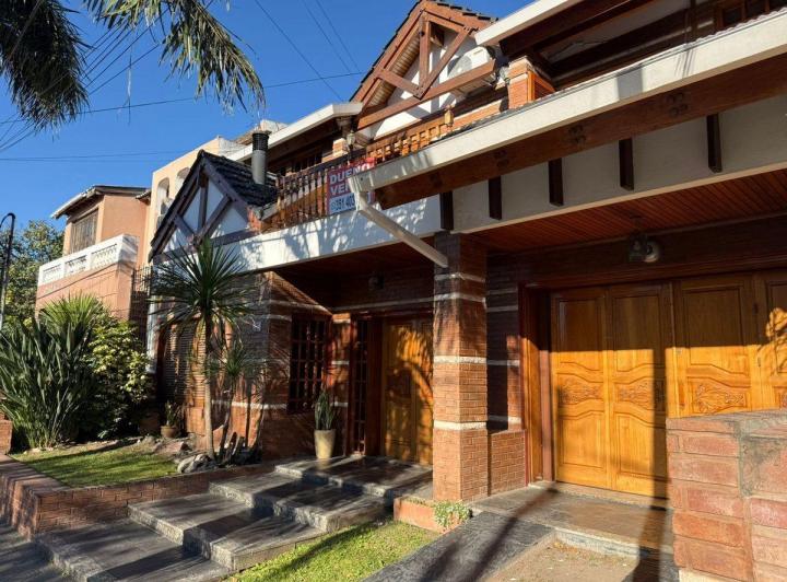 Casa · 315m² · 8 Ambientes · 2 Cocheras