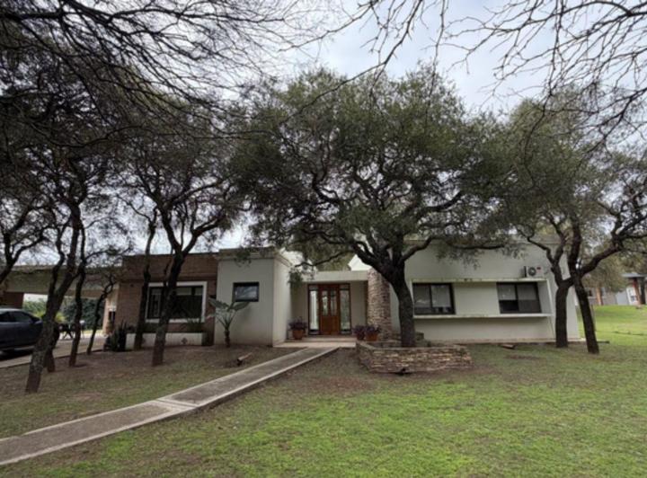 Casa · 220m² · 5 Ambientes · 2 Cocheras