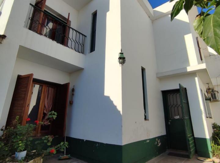 Casa · 250m² · 9 Ambientes · 2 Cocheras