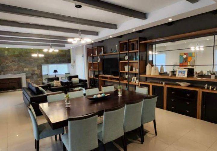 Casa · 420m² · 14 Ambientes · 2 Cocheras