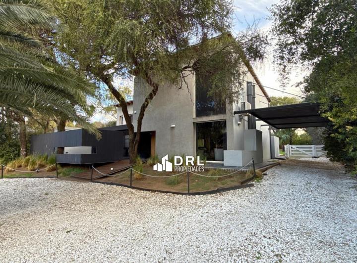 Casa · 391m² · 8 Ambientes · 3 Cocheras