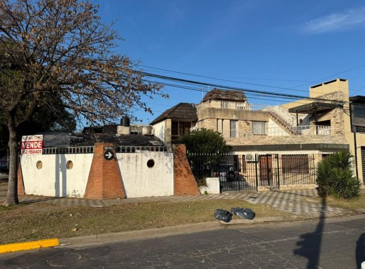 Casa · 120m² · 7 Ambientes · 2 Cocheras