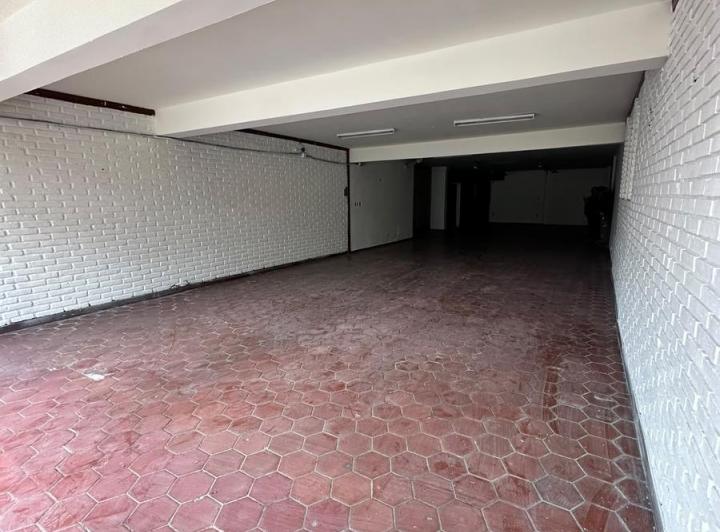 Local comercial · 200m² · 4 Ambientes
