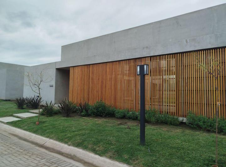 Casa · 203m² · 8 Ambientes · 2 Cocheras