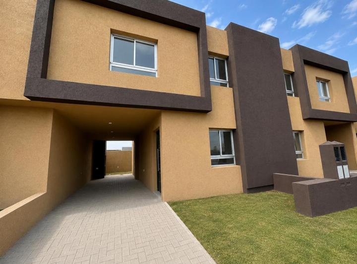 Casa · 120m² · 7 Ambientes · 1 Cochera