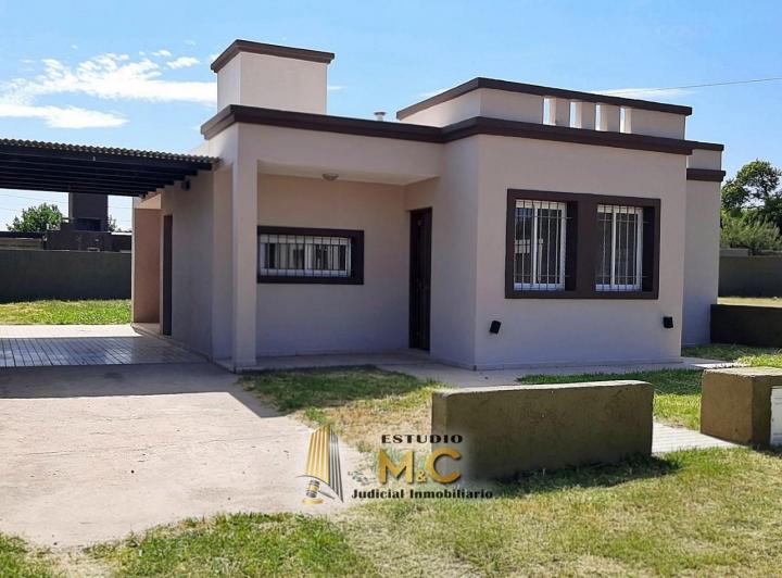 Casa · 100m² · 4 Ambientes · 2 Cocheras