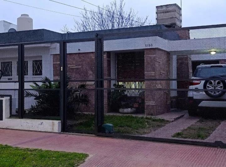 Casa · 100m² · 4 Ambientes · 3 Cocheras