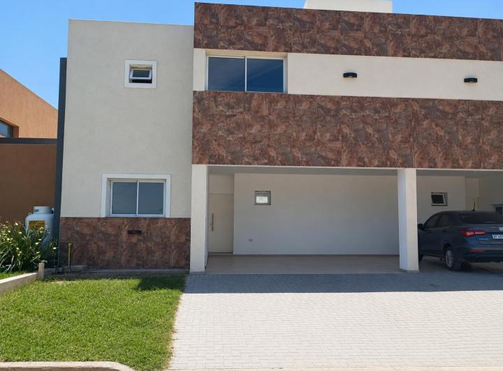 Casa · 140m² · 5 Ambientes