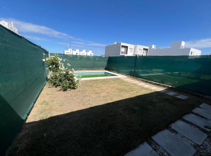 Casa · 110m² · 5 Ambientes · 1 Cochera