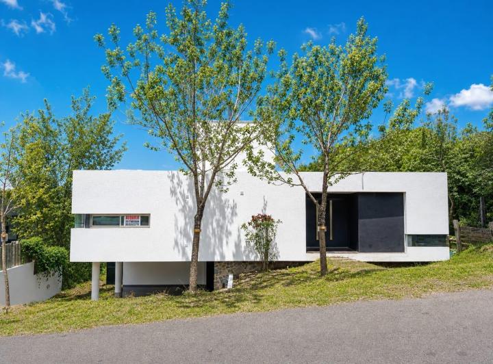 Casa · 329m² · 7 Ambientes