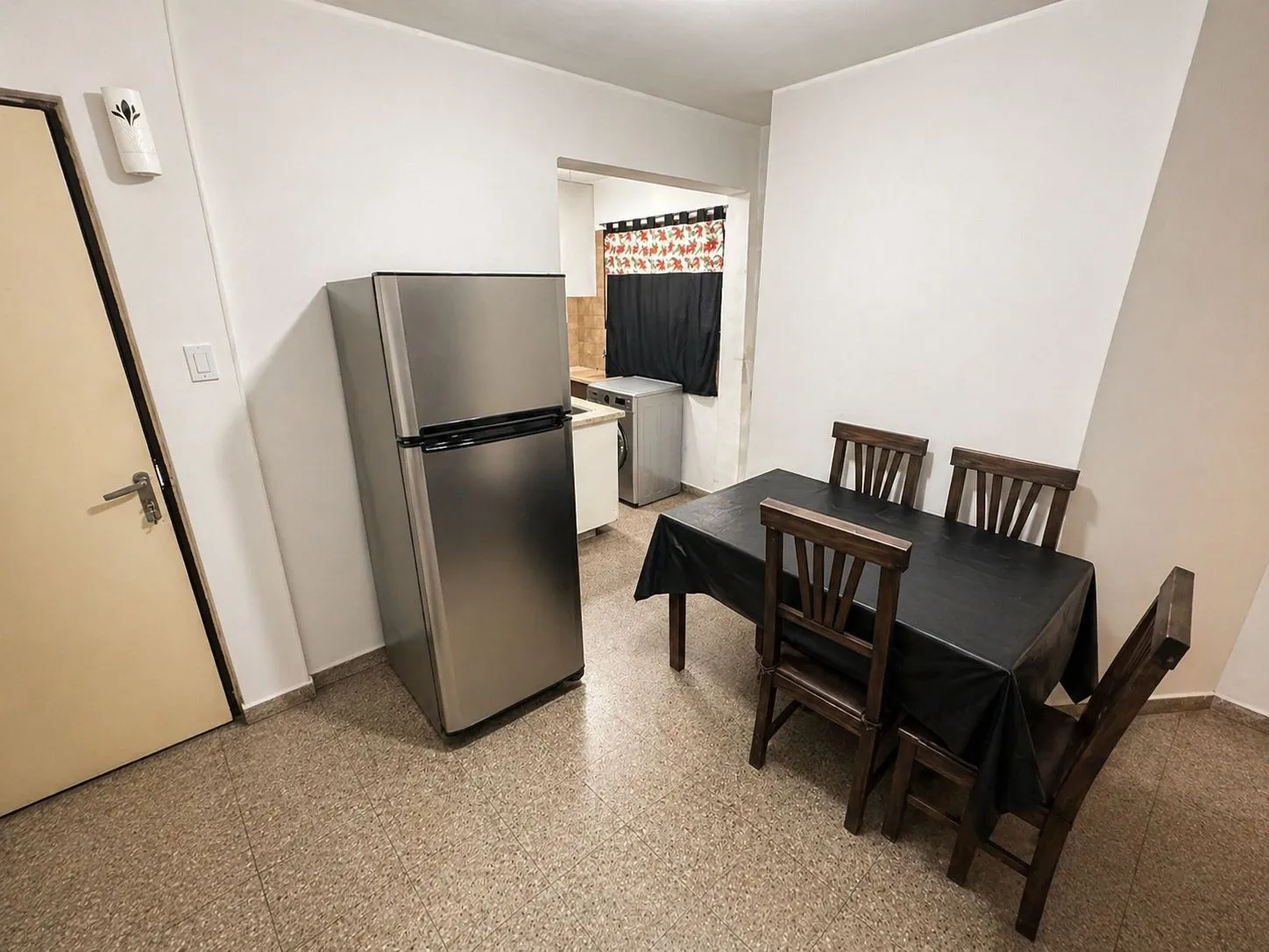 Departamento en venta 2 dormitorios con patio - Contrafrente - Sobre Av. Castro Barros