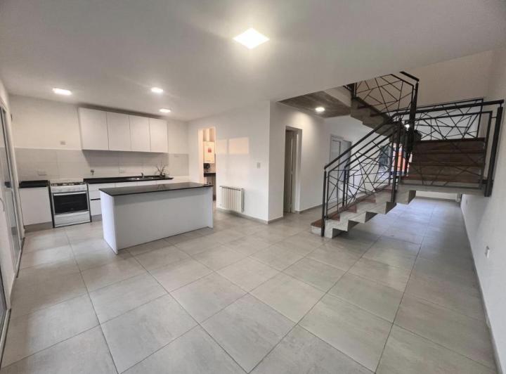 Casa · 170m² · 4 Ambientes · 1 Cochera