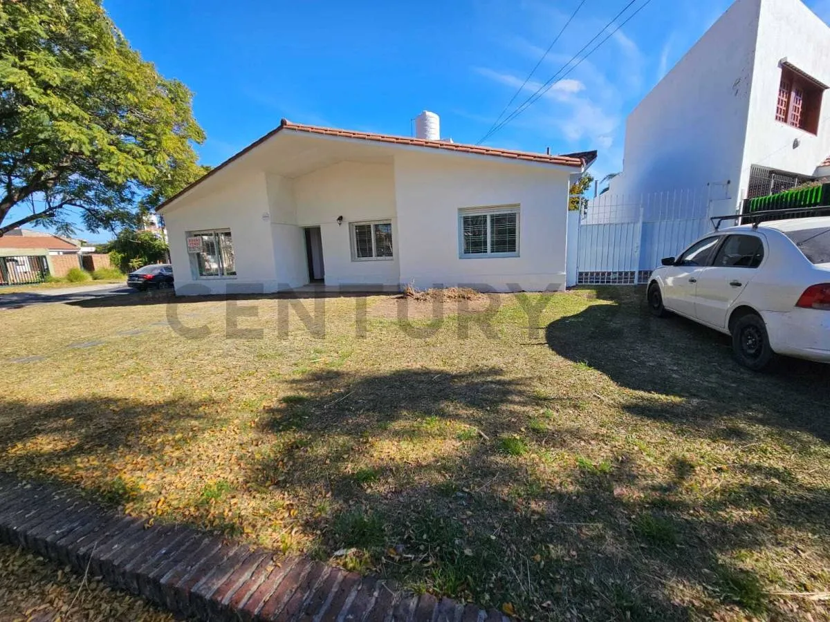Casa esquina en el corazón del Cerro de Las Rosas
