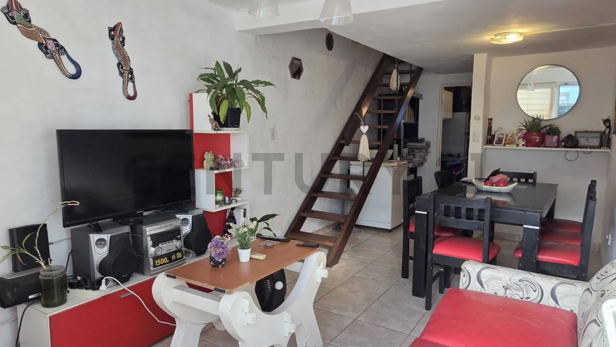 Excelente oportunidad dúplex de 2 dormitorios ubicado en el corazón del Cerro de...